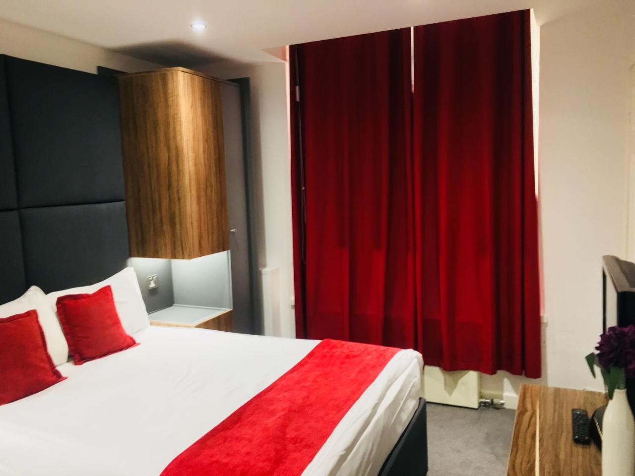 Express Newcastle Отель 3*